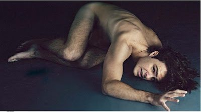Peter Lanzani desnudo para Equus
