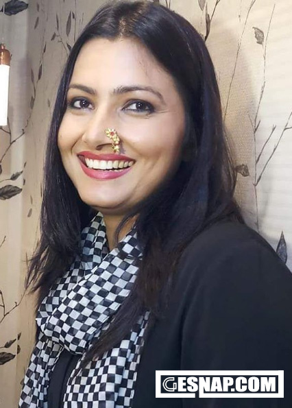 Chitra Tripathi Biography Age Photos Salary Family Twitter Instagram Husband Wiki Hacked By Ibna Noman As in 2019, she is working as the 'deputy editor and anchor' at the popular news channel aaj chitra tripathi with her grandmother. chitra tripathi biography age photos