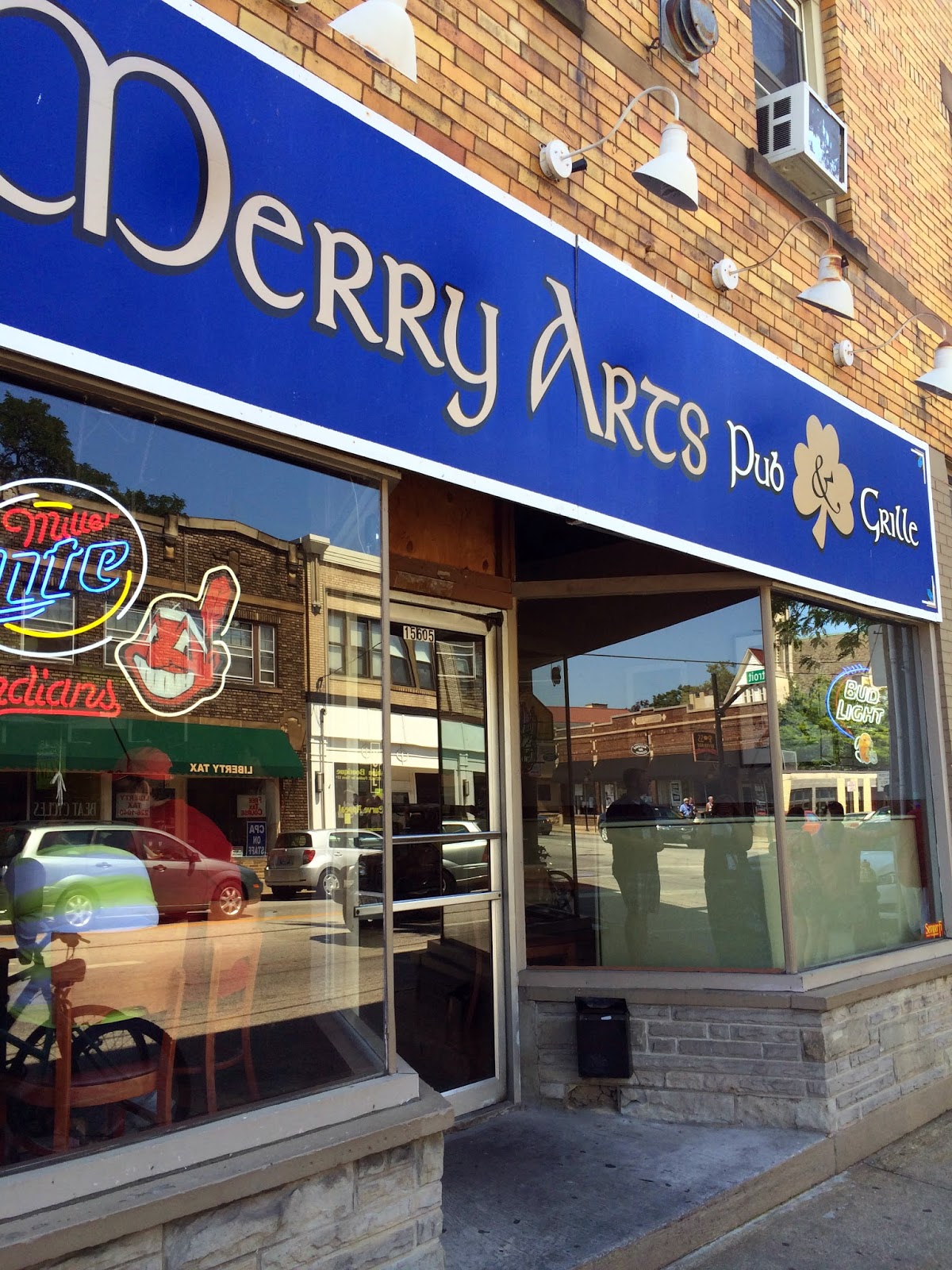 Bite Buff Pillars Lakewood Wing Crawl 2014