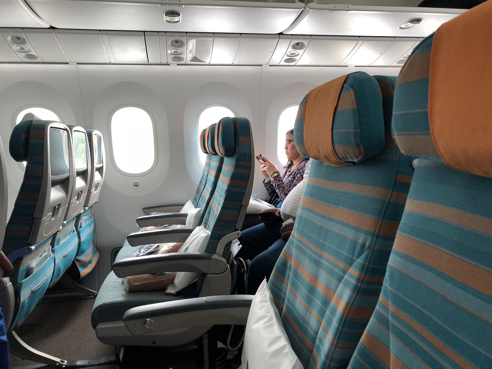 Carl Fakaruddin Nyamanya Terbang Dengan Oman Air Dreamliner Boeing 787 Jakarta Muscat Economy Class