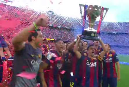 Barça Campeón de Liga Copa levantada por Xavi Hernández celebración 2015