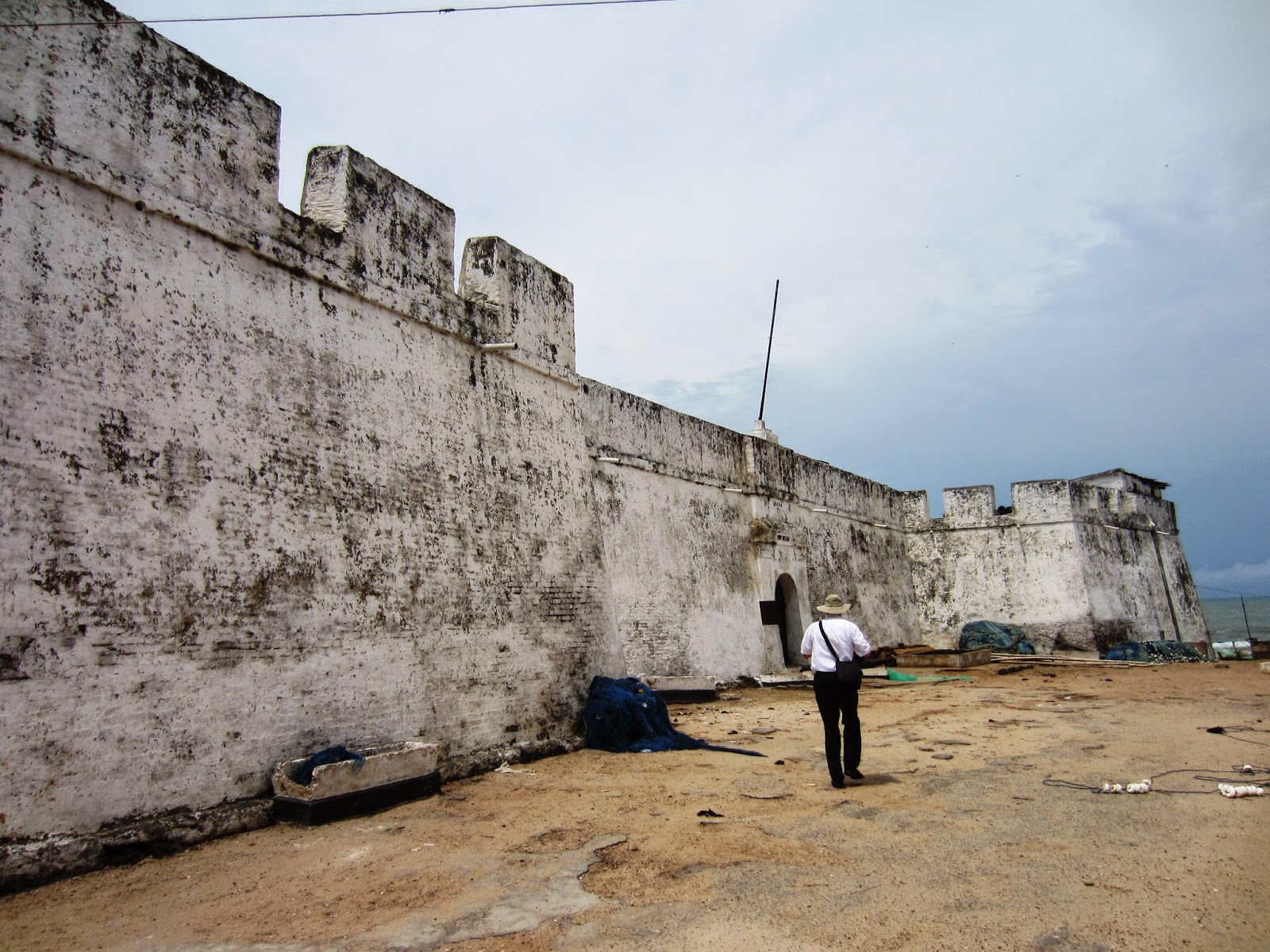 Souvenir Chronicles AFRICA GHANA, FORT WILLIAM (AKA ANOMABU )