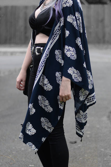 Sammi Jackson - Oasap Crossover Crop Top + Floral Kimono 