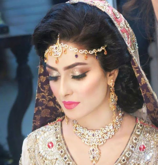 Free Download Pakistani Actress Ayeza Khan HD Images