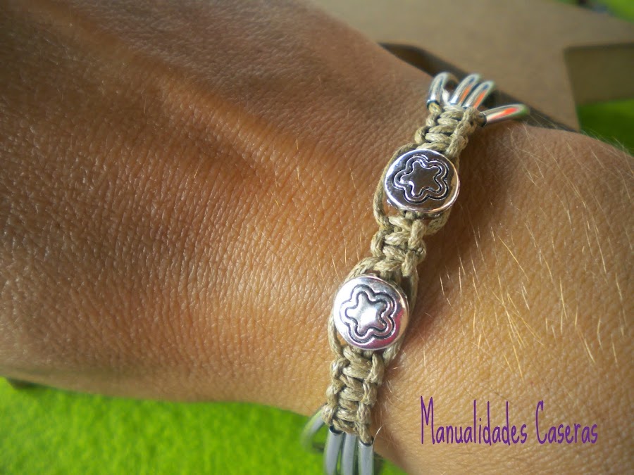 http://inlosan9278.blogspot.com.es/2015/02/manualidades-para-regalar-pulsera.html