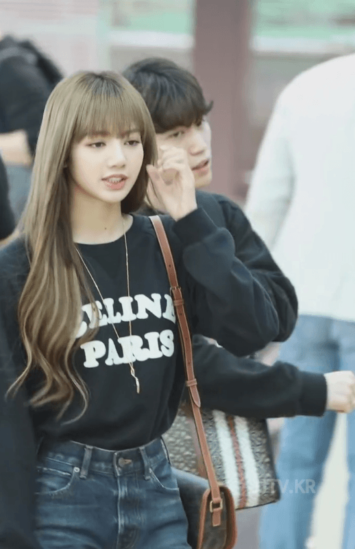 블랙핑크 리사 출국 인형미모