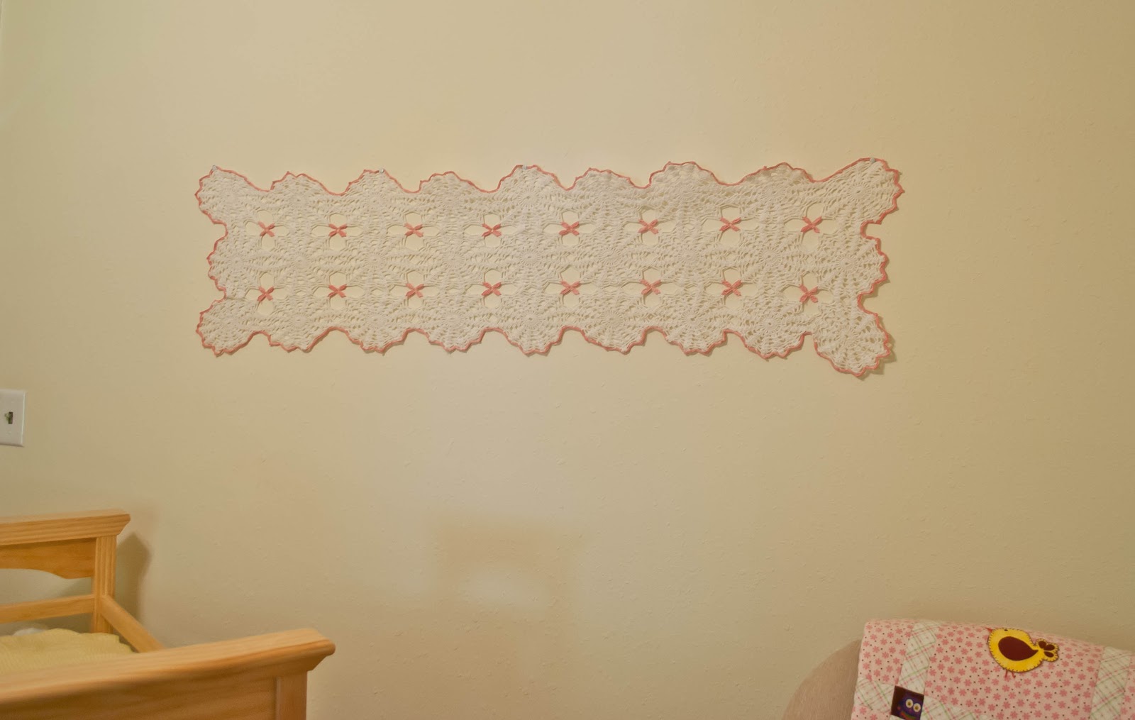 My Trash and Treasure diy doily wall hanging