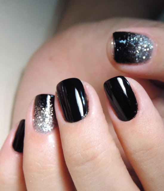 Elegant Nails Using Glitter.