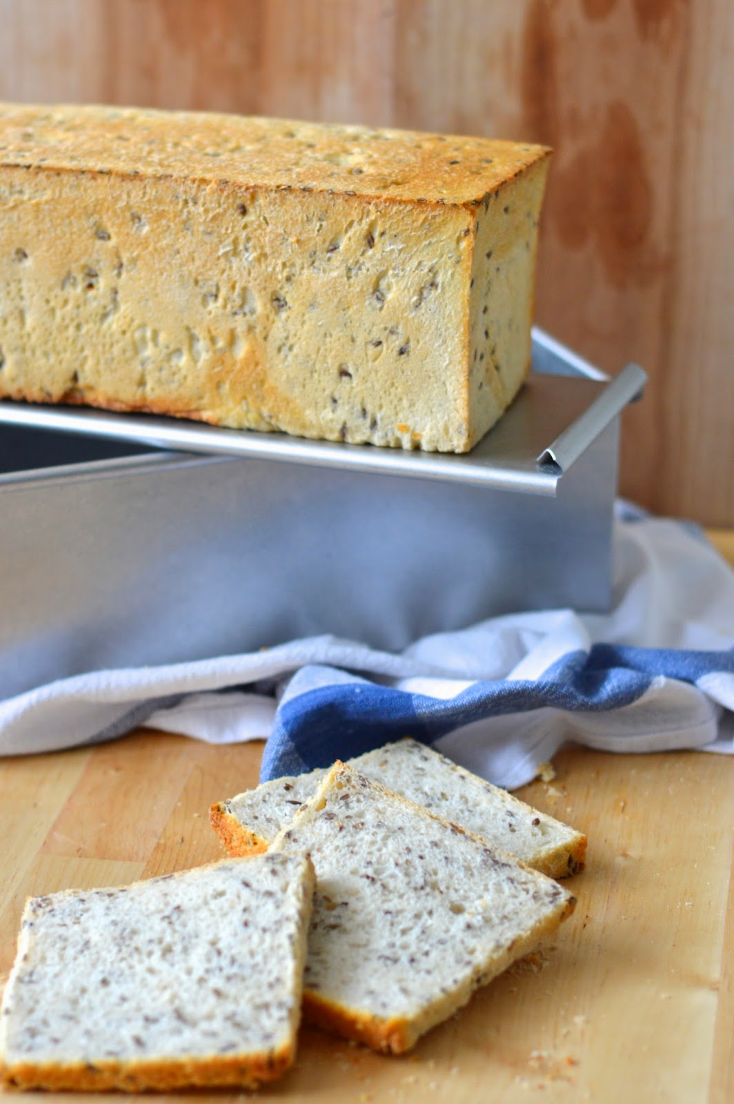 pane in cassetta con semi di lino e follie di una blogger