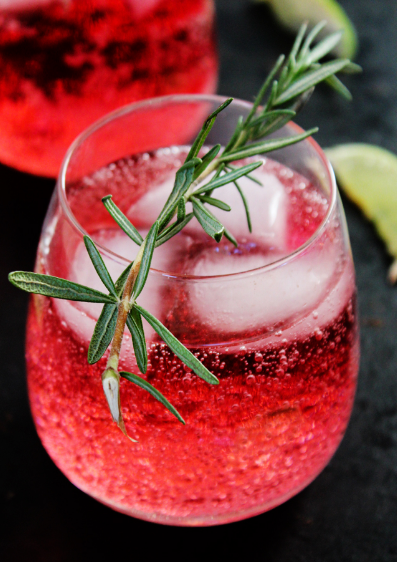SPARKLING CRANBERRY LIME HOLIDAY COCKTAIL