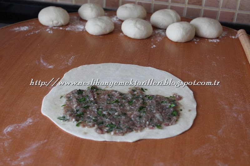 KOLAY KIYMALI ÇİĞ BÖREK TARİFİ Neslihan Yemek Tarifleri