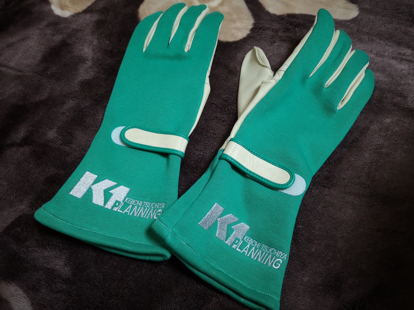 レーシンググローブ (実際に使用された品) 土屋圭市直筆サイン入り レーシンググローブ (実際に使用された品) 土屋圭市直筆サイン