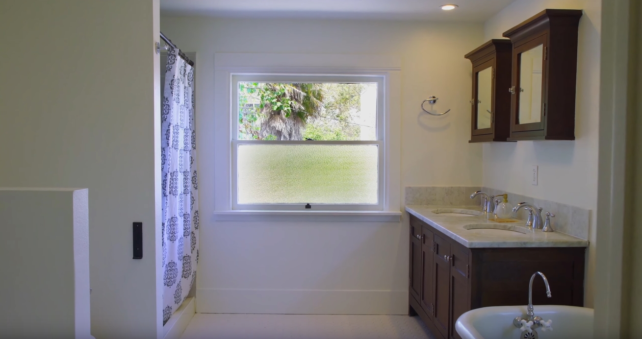 14 Photos vs 5724 Gaskill St, Oakland, CA vs. Home Interior Design Tour