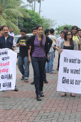 Sonam Kapoor Bollywood stars protest against rape case in Mumbai