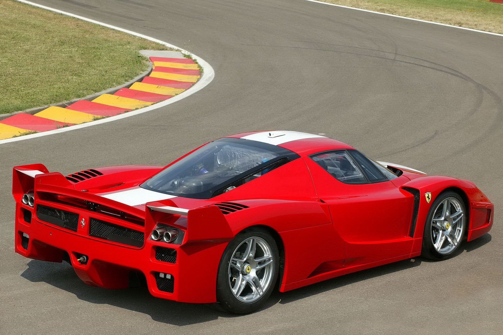 [Ferrari-FXX-2%255B5%255D.jpg]