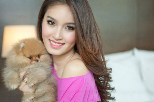 Wanita Cantik Sekali Wanita Cantik Sekali