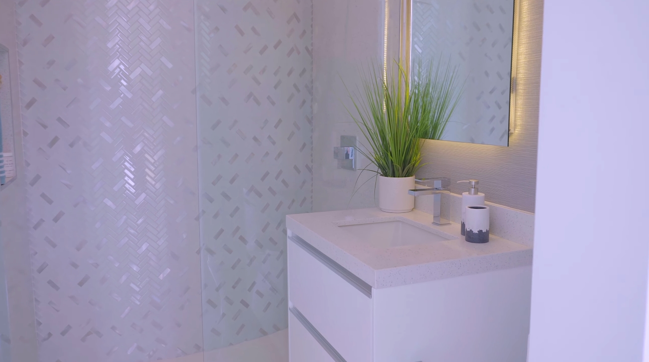 32 Photos vs. Palm Springs, CA Luxury Home Interior Design Tour By Brian Foster