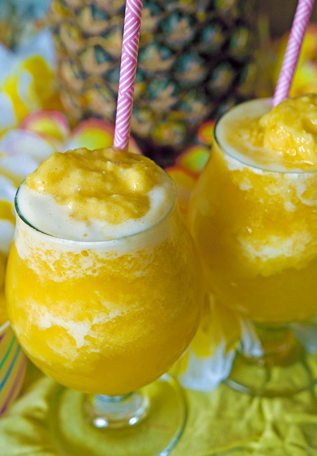 Housevegan.com: Champagne Dole Whip Floats - A grownup version of the iconic Disneyland treat! It's non-dairy, totally vegan, and super easy to make :) #vegandisney