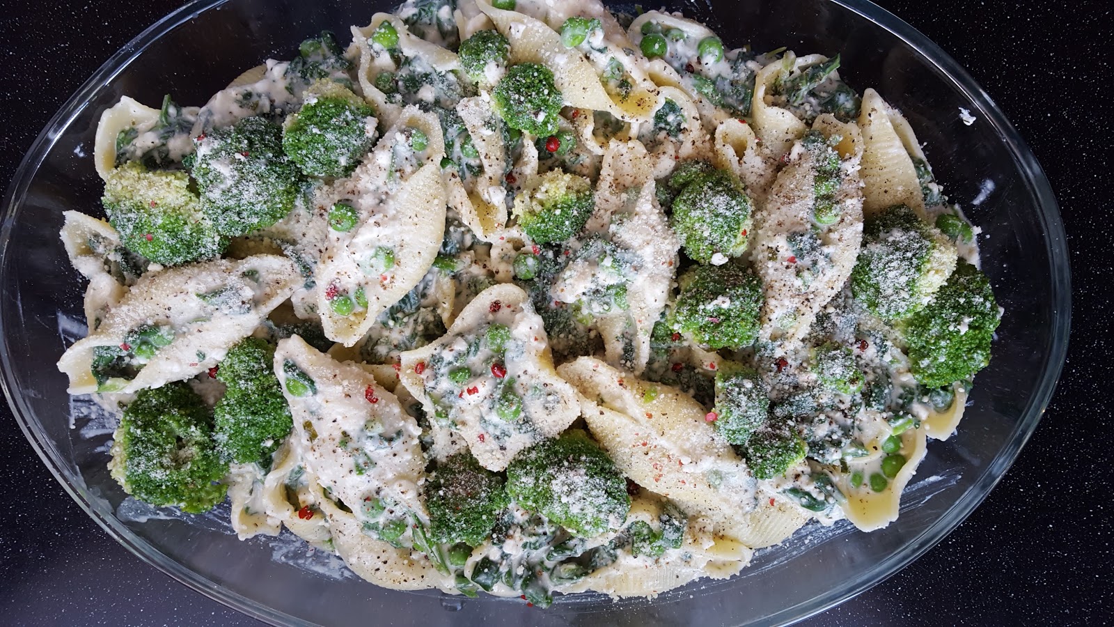 лосось конфи. палтус с брокколи. семга в сливках со шпинатом. рыба со шпинатом рецепт на сковороде. рыба со шпинатом рецепт на сковороде.