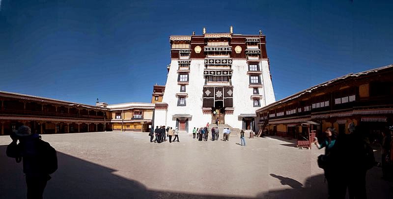 The White Palace was home to ten successive Dalai Lamas and their courts. Also located there are the offices of the Tibetan government, governmental assembly halls, and other official offices.