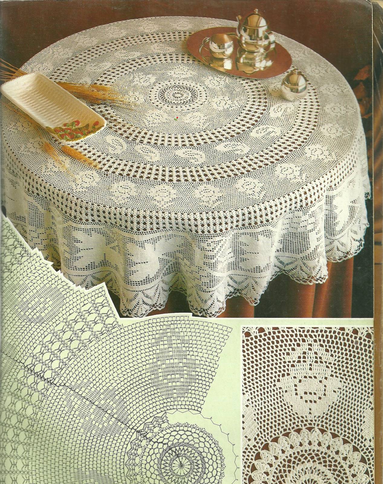 Crochet Knitting Handicraft round tablecloth with flowers and leaves