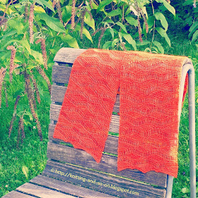 Free knitting pattern: Wellengang Short Row Scarf (http://knitting-and-so-on.blogspot.com)