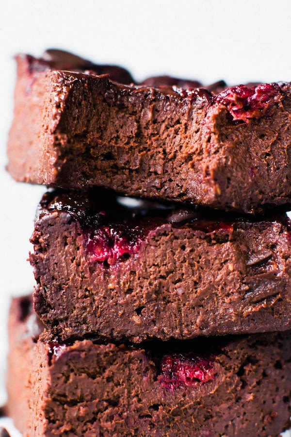 VEGAN FUDGY RASPBERRY BROWNIES VEGAN FUDGY RASPBERRY BROWNIES