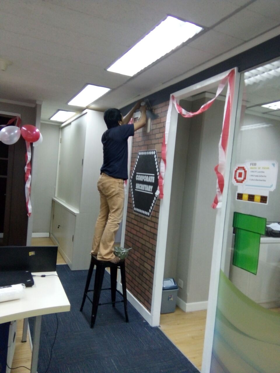 Tukang Wallpaper Dinding,Murah Dan Rapi Pesan Tukang Bangunan