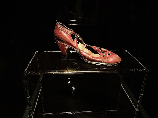 Exposición Auschwitz - Gracias Canal Historia - Centro de Exposiciones Arte Canal Madrid - Canal de Isabel II - Canal Historia - AMC Networks Iberia - Historia - Canal Historia - el troblogdita - el fancine Exposición Auschwitz - Gracias Canal Historia - Centro de Exposiciones Arte Canal Madrid - Canal de Isabel II - Canal Historia - AMC Networks Iberia - Historia - Canal Historia - el troblogdita - el fancine
