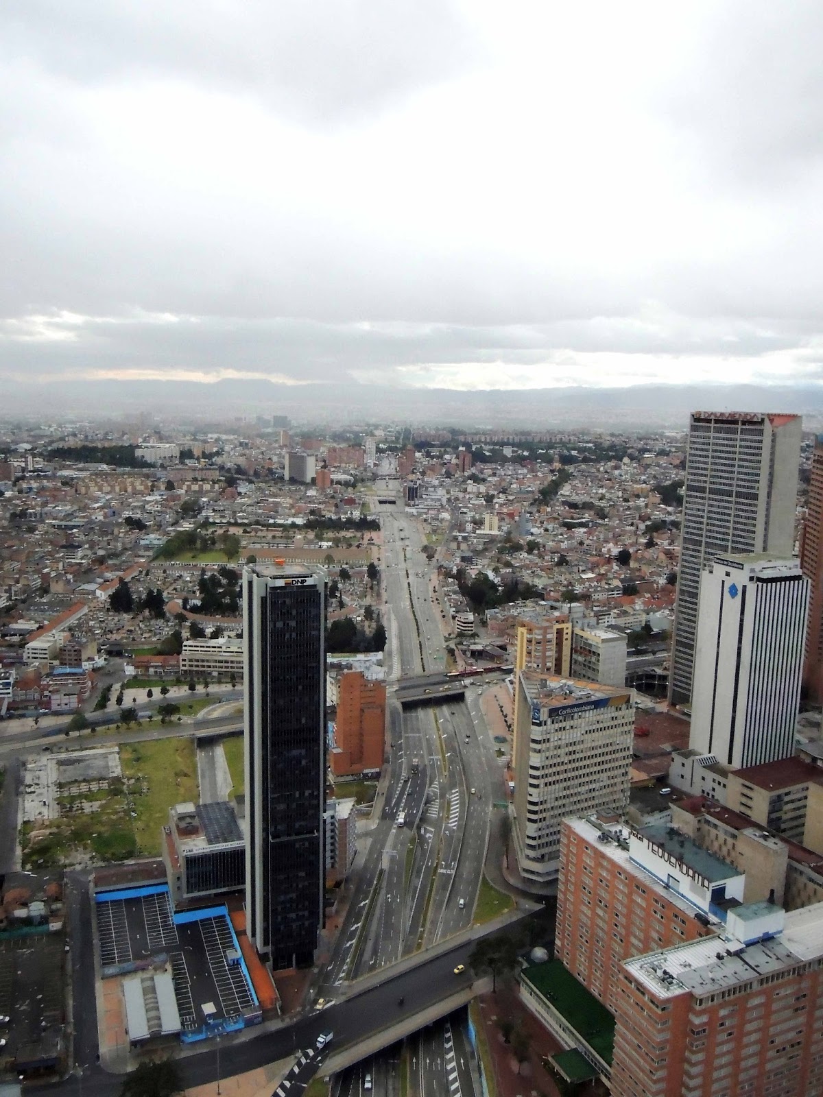 La Torre Colpatria es un sitio para hacer turismo en Bogotá