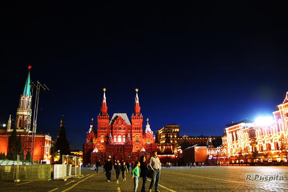 Москва красный кремль салют. Красная площадь в праздники 2024 как работает. Салют "красная площадь". Красная площадь новый год 2023. Красная площадь новый год.