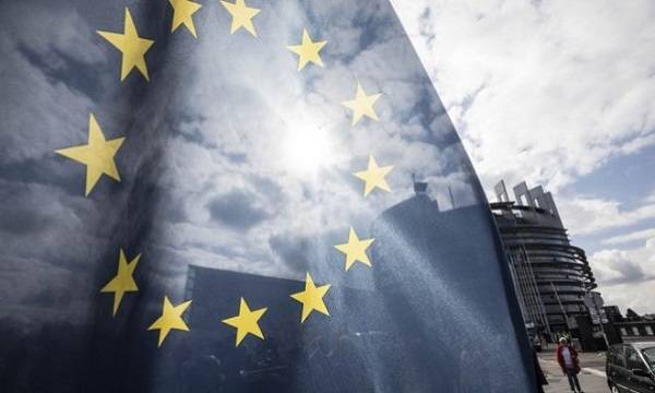 Είναι τα όπλα και η γατούλα που χρονολογείται