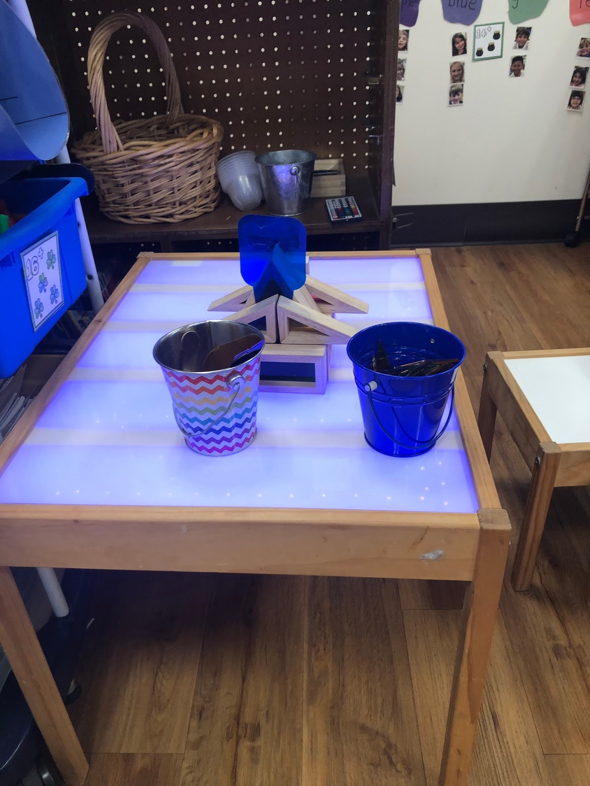 Miss Kindergarten Fix DIY Light Table