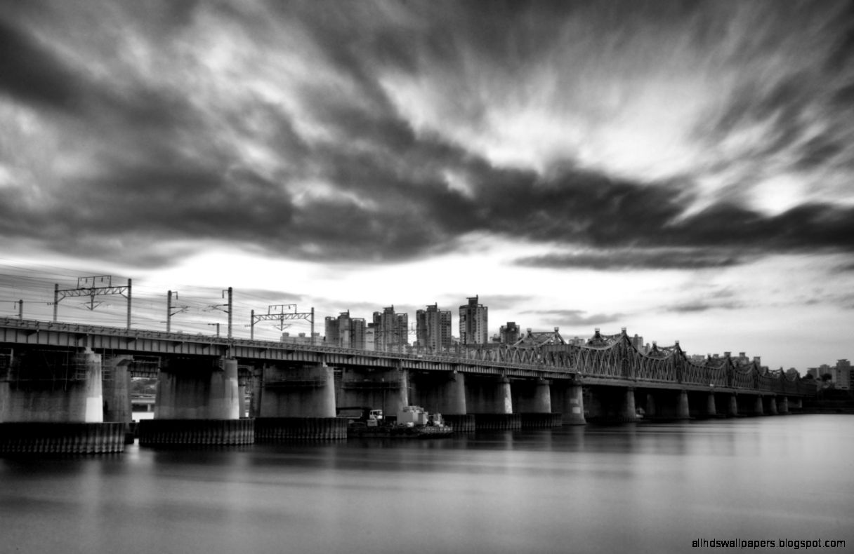 Dramatic skies over the Hangang Railway   Robert