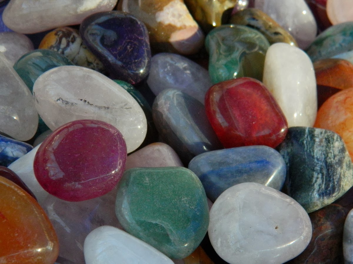 La Multi Ani Romania Pietre Colorate Si Slefuite