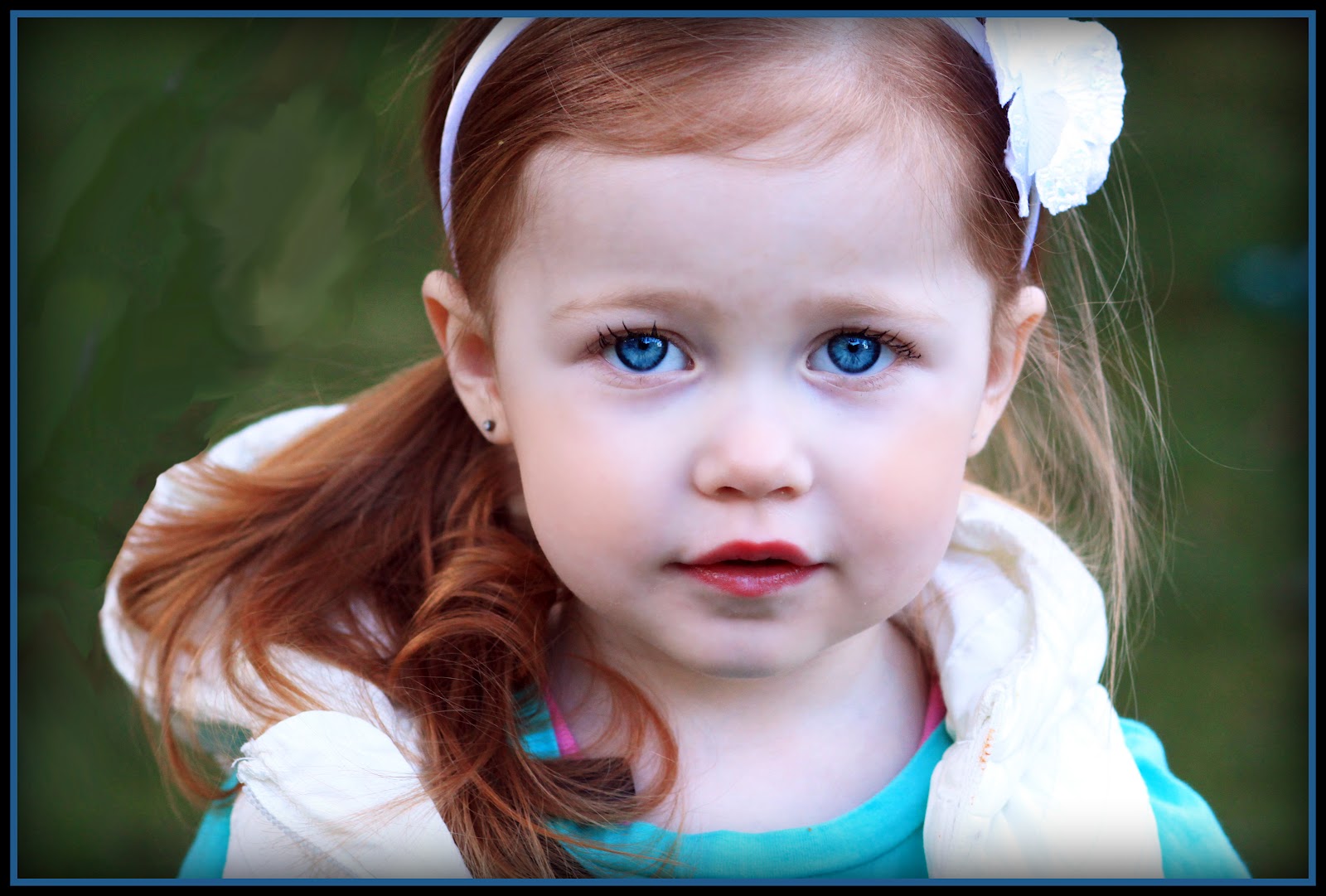 Голубоглазые родственники. Bebek. Girl with Fair hair and Blue Eyes picture for Kids.