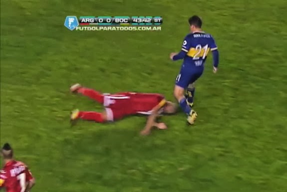 Gaspar Iñíguez dives in to tackle Cristian Erbez with his head