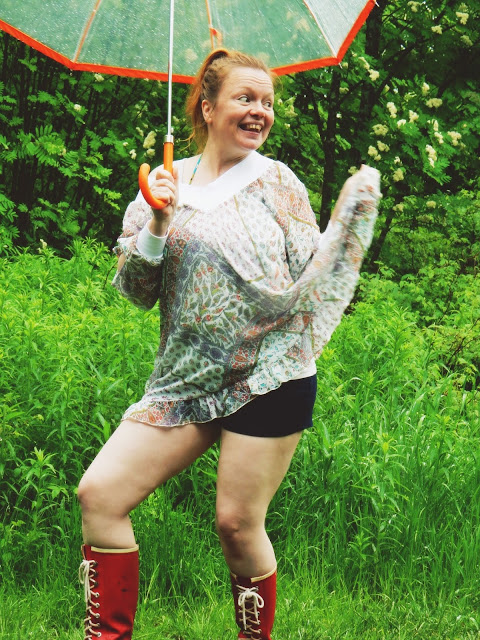 Esittelen mummon sadepäivän asun