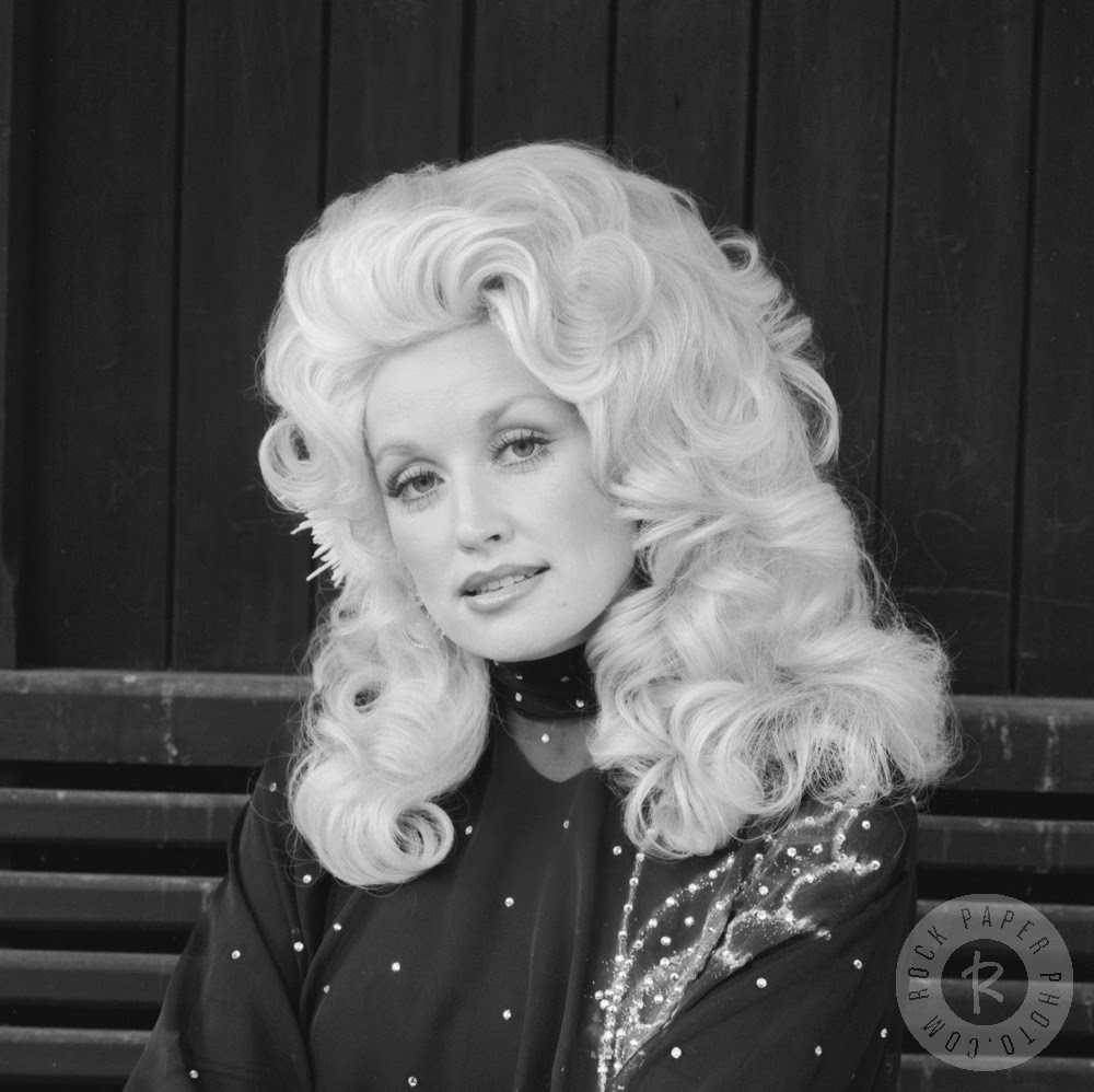 20 Beautiful Portrait Photos of Dolly Parton in the 1970s vintage