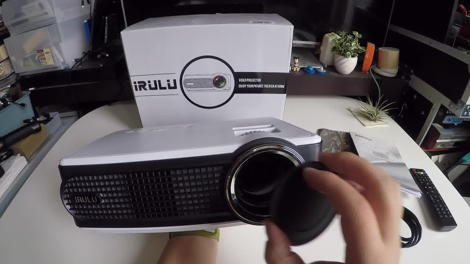 iRULU P4 LEDプロジェクター 1080p対応 解像度800x480 01サクッと紹介と投射テスト密林