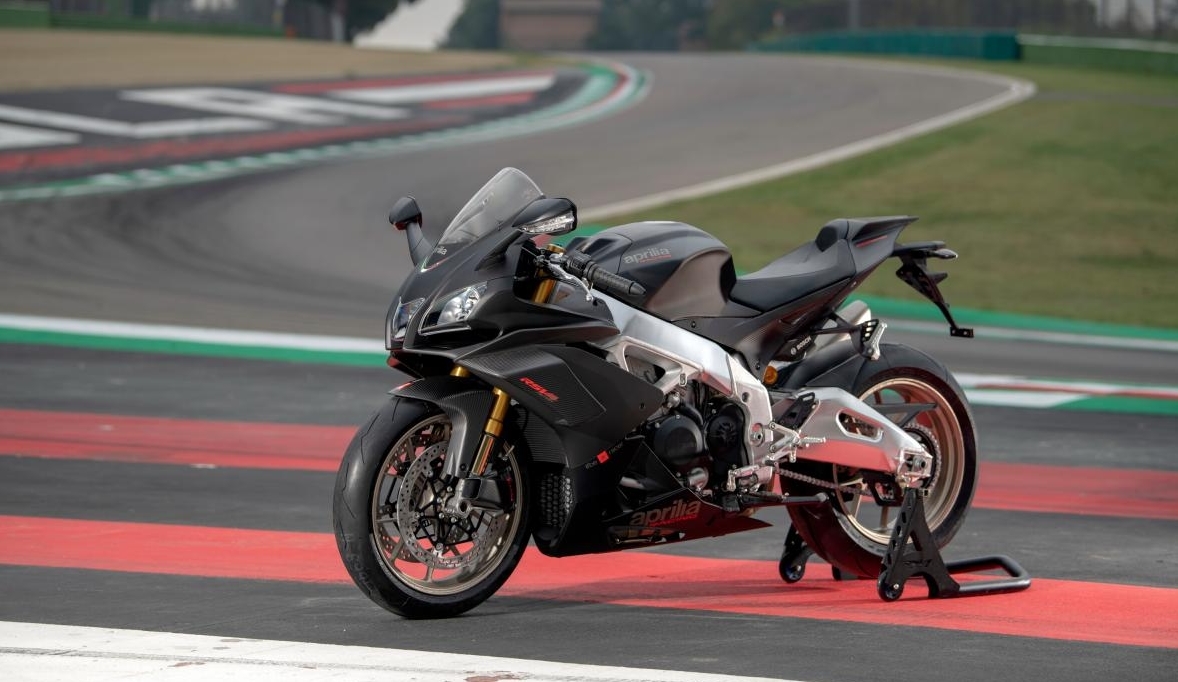 2019年モデル RSV4 1100 ファクトリー 1700キロ 女性オーナー メーカー