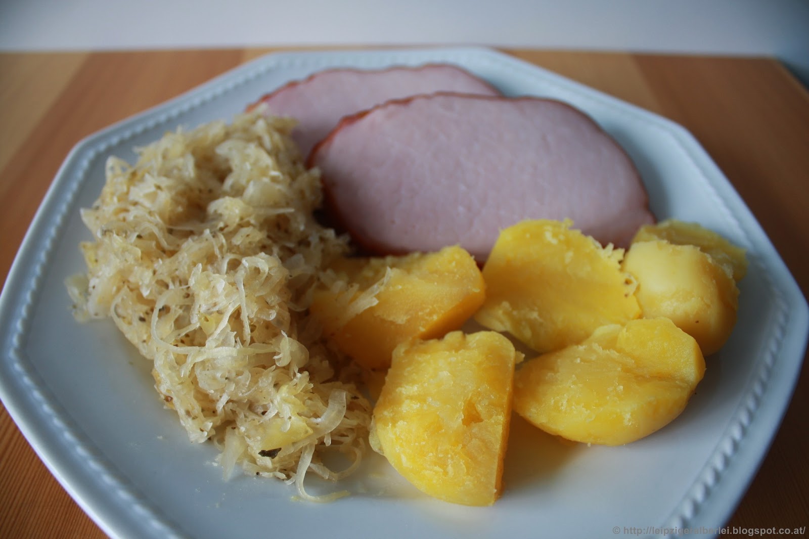 Kassler mit Sauerkraut und Kartoffeln | leipziger Alberlei