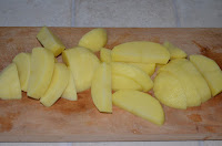 Борщ с ботвой: Картофель нарезать брусочками