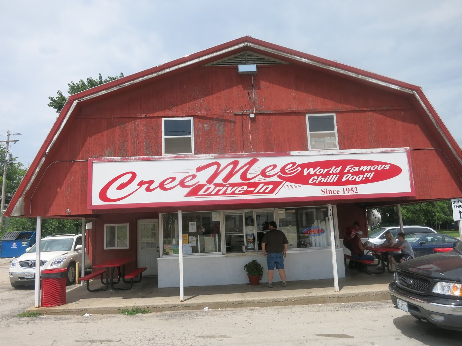 Smokin' Chokin' and Chowing with the King Roadfood in Missouri