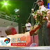 Au fil du temps : Comédien Kokodioko apesaki Papa Wemba bouquet de fleurs (vidéo)