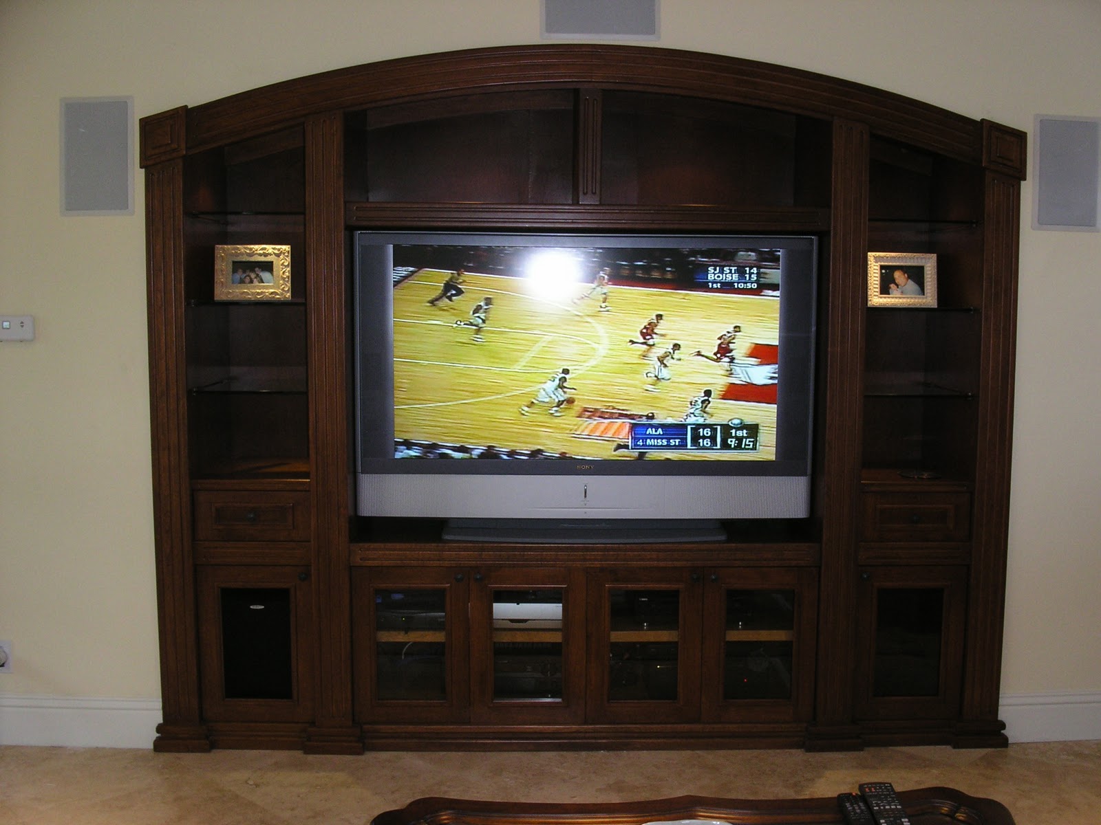 EBANINSAINDUSTRIAL S. A: Muebles empostrados