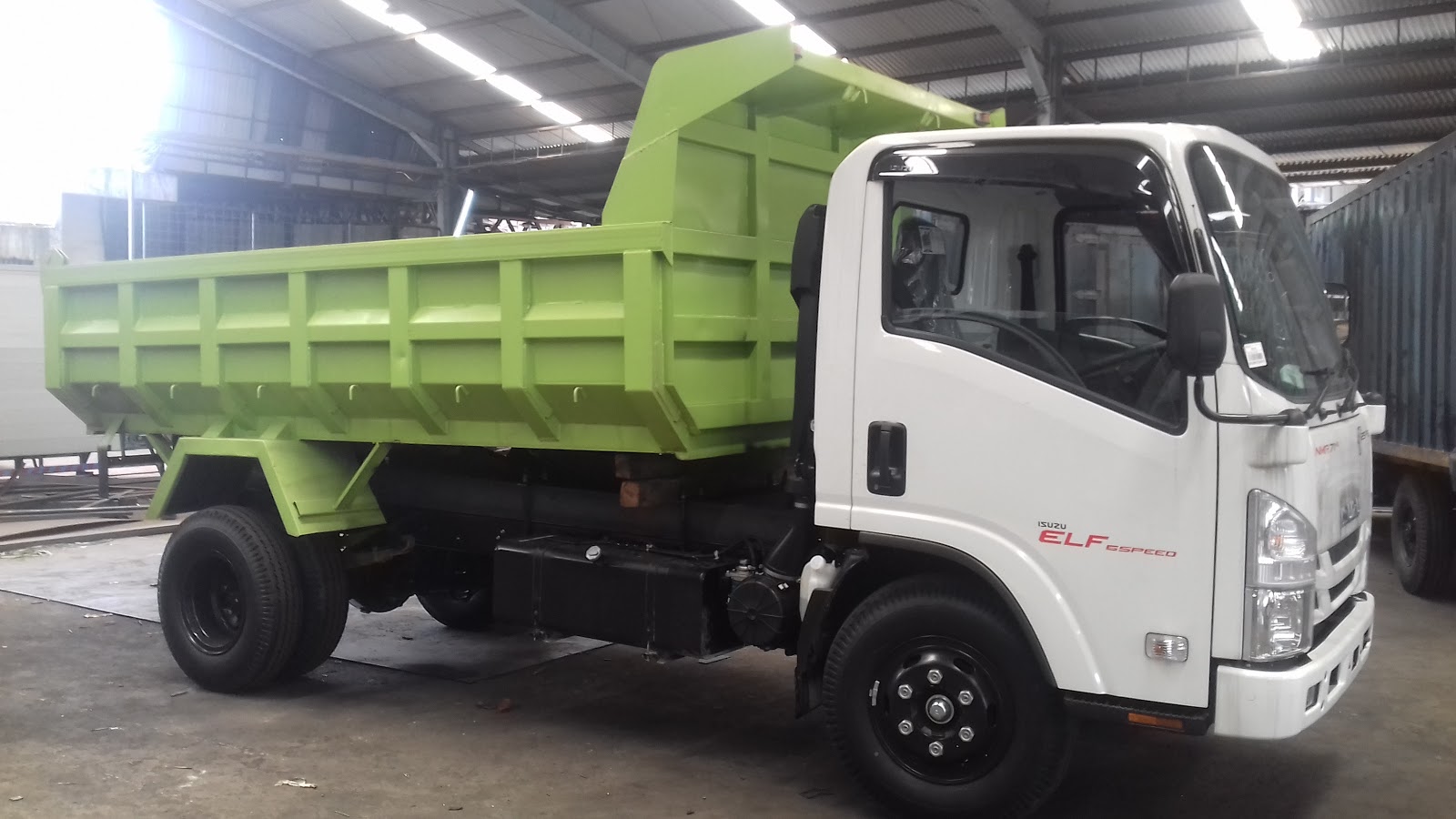 Isuzu грузовик nlr