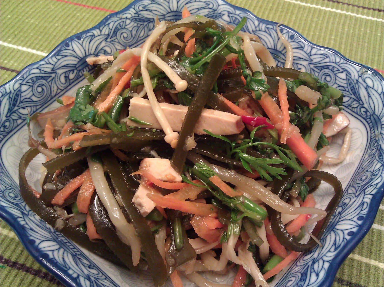 Susan's wonderful world Seaweed coleslaw 涼拌什錦小菜