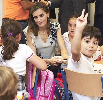 Royal Family Around the World: Queen Letizia of Spain Opens The School ...