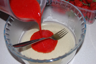 Tarta de fresones con nata y cava.